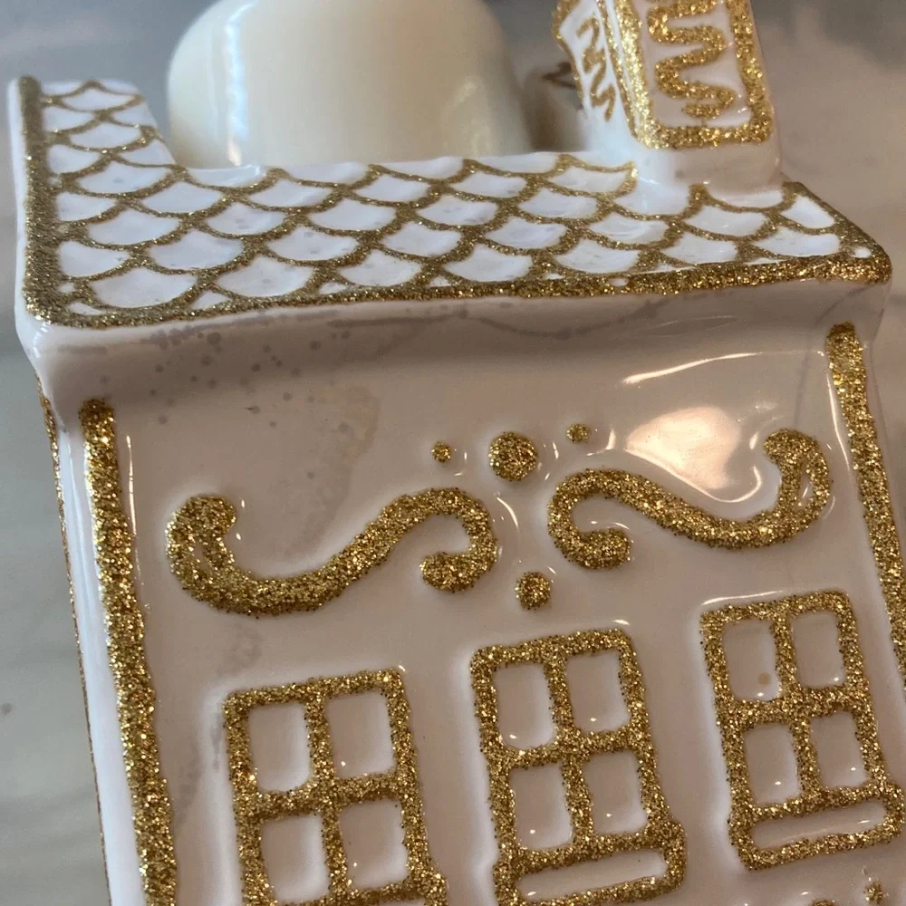 Bath & Body Works Gingerbread House Foaming Soap Dispenser White Gold Glitter